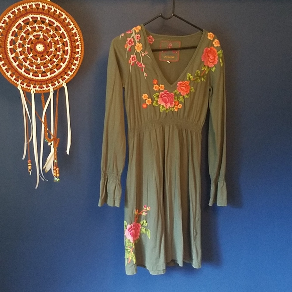 Johnny Was long sleeved Embroidered dress small